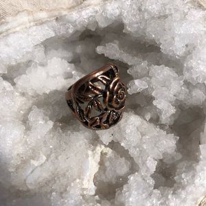 🍋 3/$25 🌷anthro rose statement ring 🌷